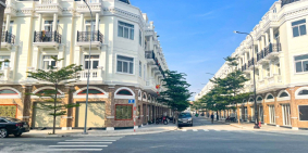 Nhà phố đẹp - giá tốt - có sổ hồng riêng gần ngay trung tâm TP. Dĩ An