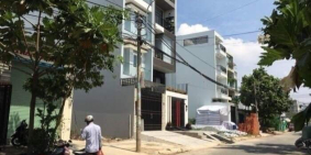 Cần bán lô đất đường Huỳnh Tấn Phát, Q. 7. Giá chỉ 2.8tỷ, sổ riêng, 90m2, XDTD