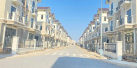 Bán căn phố đi bộ đối diện trường học, bệnh viện, LIên Quốc Tế