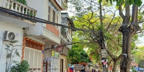 Hoa Hậu Bán Nhà Mặt Phố Đặng Tiến Đông Quận Đống Đa DT 50m x 3tầng 1tum mt 4.6m2