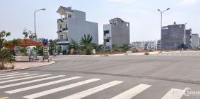 Cần sang gấp lô đất mặt tiền đường Vĩnh Hội, Quận 4. Giá chỉ 2.4 tỷ 70m2, SHR.