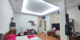 Bán nhà phố Trần Quốc Hoàn, Cầu Giấy. Dt 70m2, 4T, Mt 7m. 18Ty. Phân Lô, Ô Tô đỗ