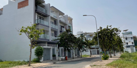 Cần bán gấp lô đất ngay mặt tiền Hoàng Hữu Nam, Q9, DT 90m2 SHR, Giá cực mềm 2tỷ