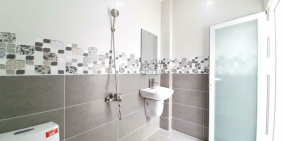 Cần thanh lý căn 1tret2lau ngay chợ Hưng Long Bình Chánh SHR full thổ