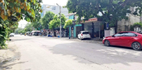 Bán nhà 2 tầng gần UBND Quảng Hưng 131,7m2 rộng 9,33m giá 1 tỷ 200tr sân vườn đầ