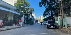 Bán khuôn đất giá đầu tư tốt nội bộ đường Xuân Thủy, DT 25x31m, giá 103tr/m2 TL