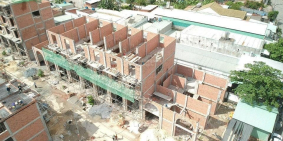 bên e còn 5 căn nhà phố liền kề xây theo phong cách châu âu 1 trệt 3 lầu Q12