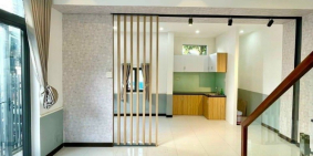 Nhà 3 mặt tiền hẻm 44 cách đường CMT8 100m