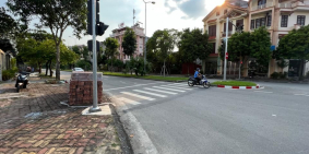 Cho thuê đất mặt đường đôi Phạm Văn Đồng – Hoàng Quốc Việt, 377m2, KD buôn bán t