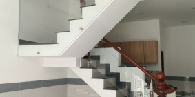 CC Cần bán gấp nhà mới 1 lầu 2 phòng 2 toilet  DT 32m2 , ấp tam động , hóc môn.