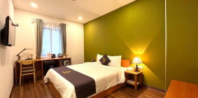 Bán KHÁCH SẠN 5 SAO phố LINH LANG 220m2 11 tầng LÔ GÓC  500tr/m2