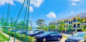 Nhà phố 3 tầng 5 phòng ngủ, ven sông, gần bãi tắm công cộng, ngay Hội An