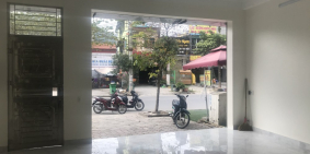 Cho thuê mặt bằng kinh doanh trục chính lãm làng, vân dương. Công nhân đông đúc.