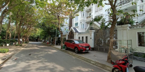 Biệt thự cao cấp Quận 7 150m2, 8x19, 4 tầng, 9pn, nội thất cao cấp, 31.5 tỷ TL