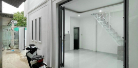 Nhà lầu mới kế bên siêu thị metro