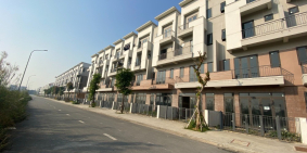 Bán nhà sẵn 4 tầng khu dân cư đông đúc  tại Thành Phố Từ Sơn Centa daimond