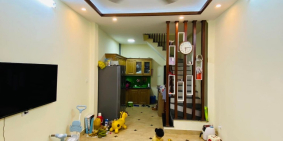 Bán nhà đường Hoàng Hoa Thám, Ba Đình, ngõ nông, 40m, 5 tầng, chỉ 4,7 tỷ.