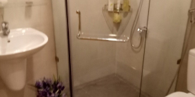 chính chủ cần bán căn hộ 2pn-2wc tầng thấp đã nhận nhà. view Bitexco