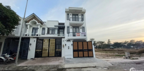 Mua nhà thị trấn Trảng Bom: Nhà mới xây, sổ hồng riêng và đối diện công viên