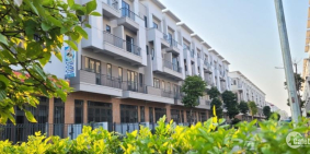 Bán nhà phố chân đế chung cư siêu cấp-giá sốc- khu đô thị VSIP0377439313