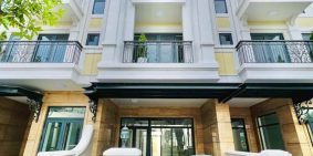 NHÀ PHỐ Q9 LIỀN KỀ Q2 - VIEW HỒ BƠI SÂN VƯỜN - CÓ SỔ