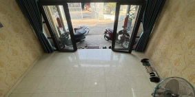 Bán nhà 3 tầng 3 phòng ngủ 4 wc_ 172,5 m2_Hẻm ô tô đậu cửa_ Nhà trống giao ngay_