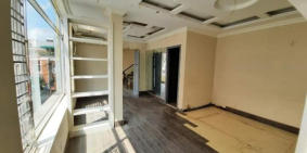 Cho thuê nguyên nhà 5 tầng mặt đường Chùa Hàng, vị trí đẹp dễ kinh doanh.