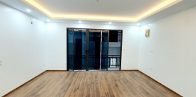 Bán nhà 60m2 Mặt phố Yên Hoa, Tây Hồ Kinh doanh Thang máy 23.7 Tỷ