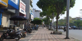 Bán nhà mặt phố Ngô Gia Tự, kinh doanh sầm uất, vỉa hè đá bóng, ngã 4 sầm uất