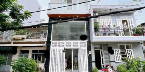 CẦN BÁN NHÀ MỚI 5 TẦNG HXT DT 252M2 QUẬN 4