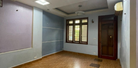 Cho thuê nguyên nhà 3,5 tầng tại lô 22 Lê Hồng Phong, oto đỗ cửa.