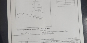 Đất và 2 nhà cấp 4 trên đất nằm vị trí khu dân cư đông đúc