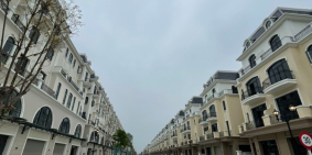 NHỉnh 2 tỷ sở hữu ngay shophoues 60m kế cận 10 tòa chung cư cao cấp lh:096855339