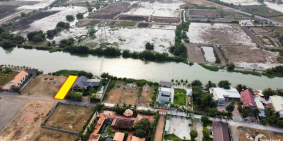 Lô nhỏ hàng cực hiếm mặt tiền sông Phú Đông xe hơi betong tới tận đất