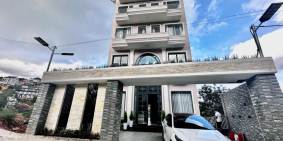 Bán khách sạn 16 phòng mới xây tặng nội thất 2 phòng, sảnh tiếp tân