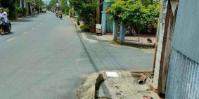 Gia đình kẹt tiền cần bán gấp nhà nát 2 mặt tiền cách chợ Cao Lãnh 5p đi bộ