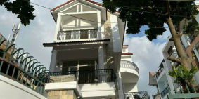 Biệt thự đẹp Nguyễn Văn Linh, Quận 7. 8*30, 4 tầng, hạ giá mạnh 17 tỷ.