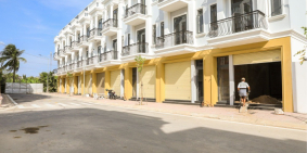 Bán nhà phố thương mại Tân Trụ, MT Nguyễn Trung trực, 90m2, 2,4 tỷ