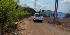 đất nhà mặt tiền đường nhựa 1200m2 tặng nhà trên đất bán gấp