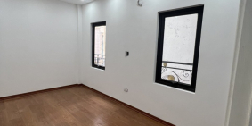 NHÀ MẶT NGÕ TẠI NGHI TÀM THUỘC QUẬN TÂY HỒ. GẦN PHỐ ĐI BỘ VÀ LĂNG BÁC LẠI RẤT