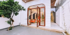 Nhà Mặt Tiền Y wang Kinh Doanh Đối Diện Trường C2