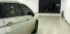 Mặt phố Nguyễn Văn Cừ, gara ô tô, thang máy, Kinh doanh, cho thuê. 100m², 28 tỷ.