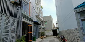 Nhà bán 3 tầng, 4,5*13m nở hậu, hẻm 5m, ngay Võ Chí Công, Q9, chỉ 5,1 tỷ