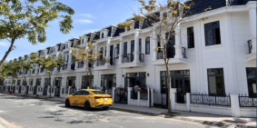 bán nhà 2 lầu mới xây sổ sẵn ngay ngã tư Miếu Ông Cù giá 2.4 tỷ