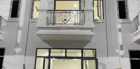 bán nhà 2 lầu mới xây sổ sẵn đường DT747B sổ sẵn giá 2.4 tỷ