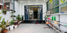 Cho thuê nhà đường 3 Tháng 4, Phường 3, Đà Lạt. Sân để ô tô