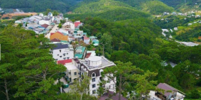 Bán khách sạn mặt tiền Trần Quang Diệu Đà Lạt view rừng thông
