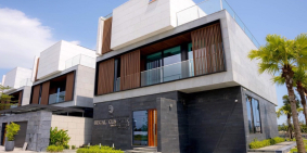 Chính chủ bán Villa full nội thất 2 mặt tiền view sông kề biển NHS  Đà nẵng