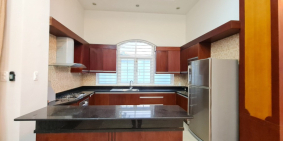 Cho thuê biệt thự Thảo Điền có hồ bơi khuôn viên 400m2, nhà trệt 2 lầu.