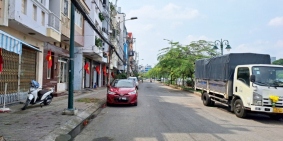 Nhà Đẹp Lung Linh, gần Hưng Phú, Căn Góc, chỉ 2 tỷ nhỉn, Hẻm To.